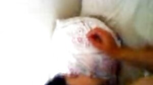 Pasierb znajduje swoją mamuśkę opróżniającą zużytą prezerwatywę w jej zdzirowatej bobrze polskie darmowe seks kamerki