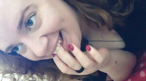 Mamuśka dostaje spermę w usta, a nastolatka dostaje wytrysk na polskie filmy o sexie twarz